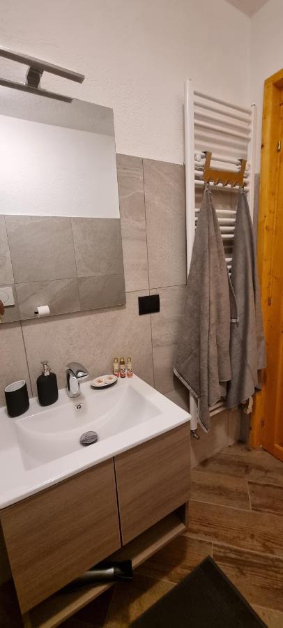 세인트 니콜라스 Lo Noyer Et Les Roses B&B 외부 사진