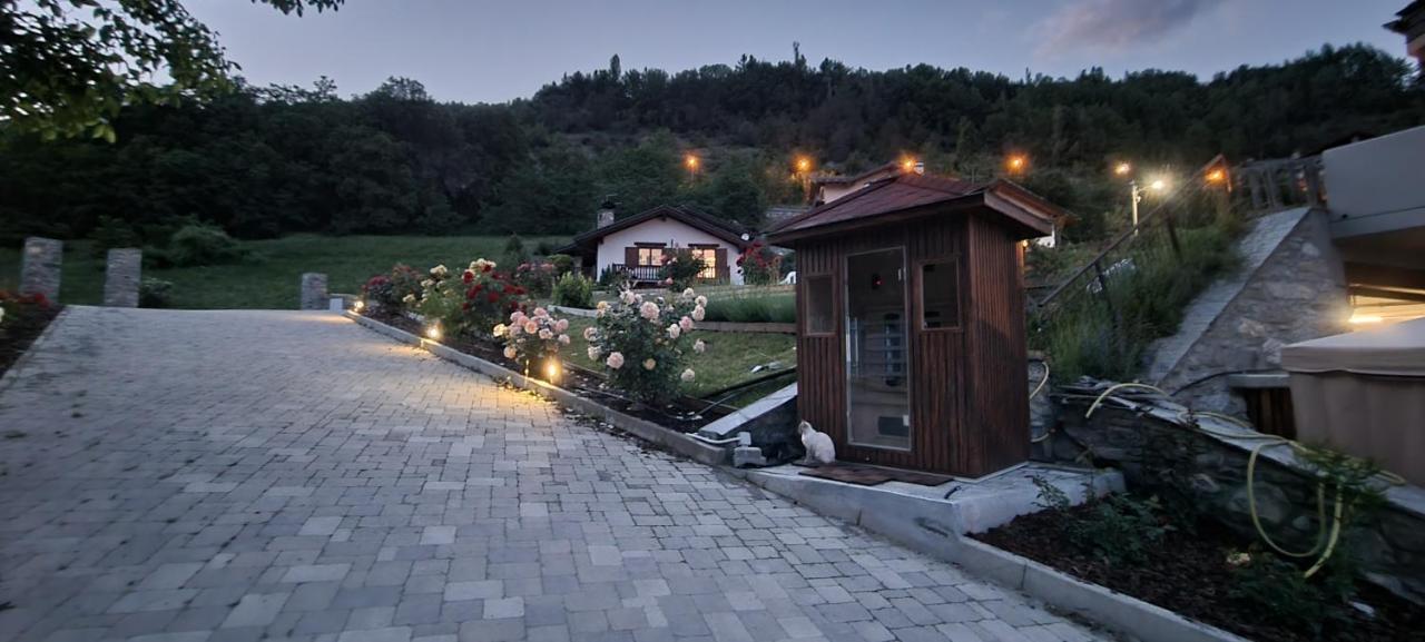 세인트 니콜라스 Lo Noyer Et Les Roses B&B 외부 사진